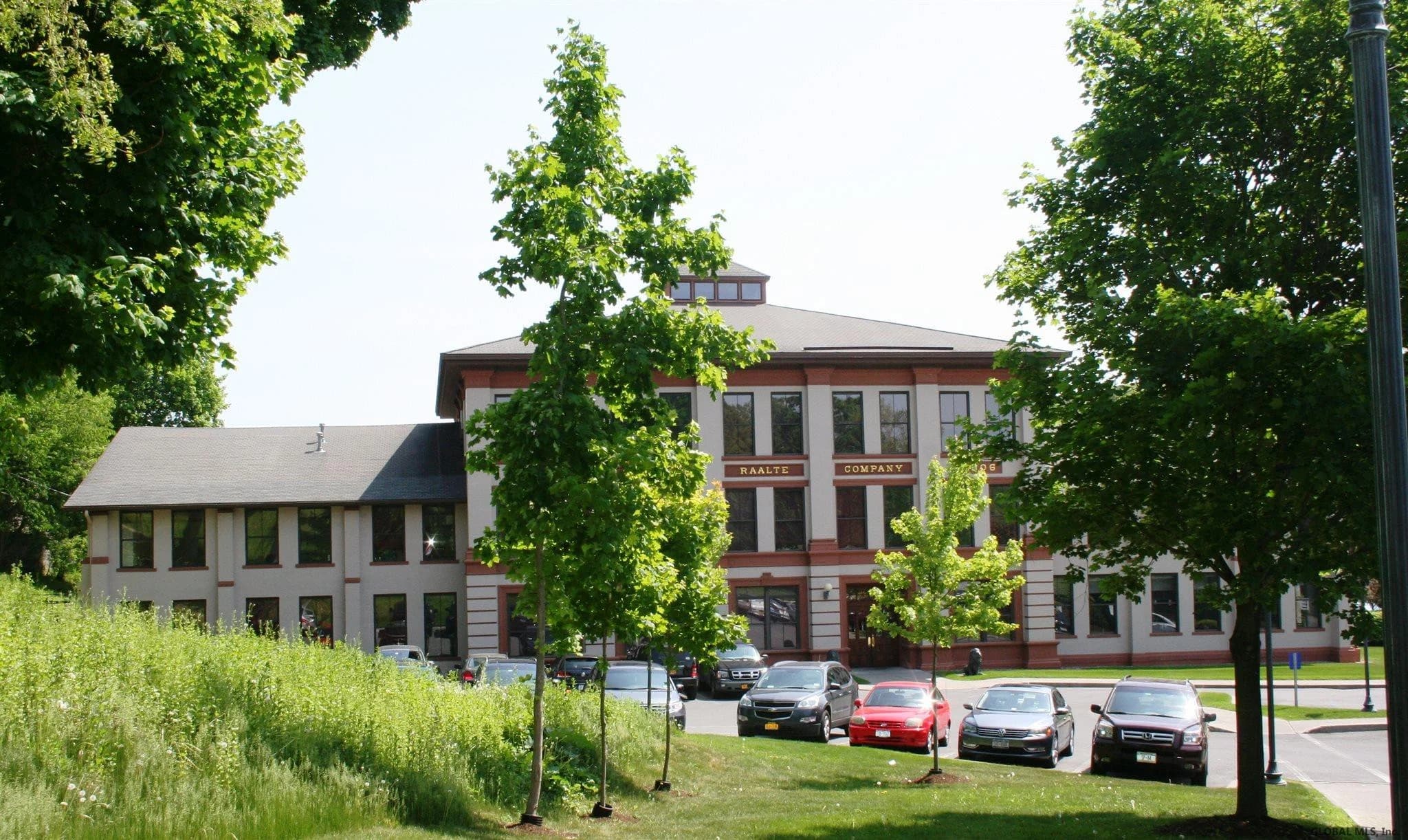 125 High Rock Avenue — Saratoga Springs